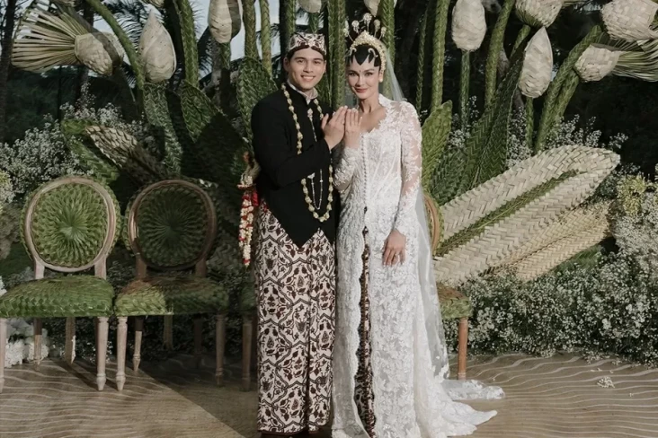 9 Artis Tampan yang...