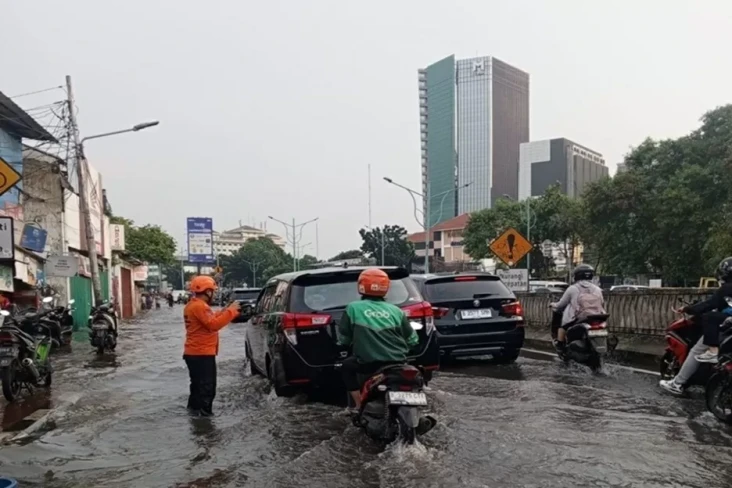Hujan Deras, 5 RT di...