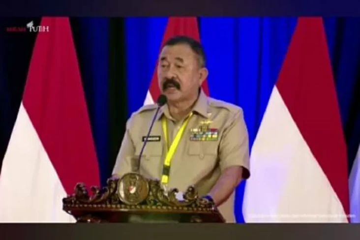 Profil Komaruddin Simanjuntak,...