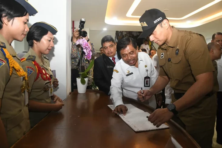 Resmikan Gedung Baru...