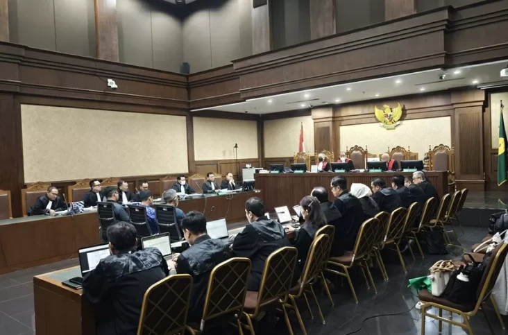 Rossa Purbo Bekti Singgung...