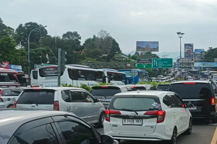 Antrean Sampai 3 Km,...