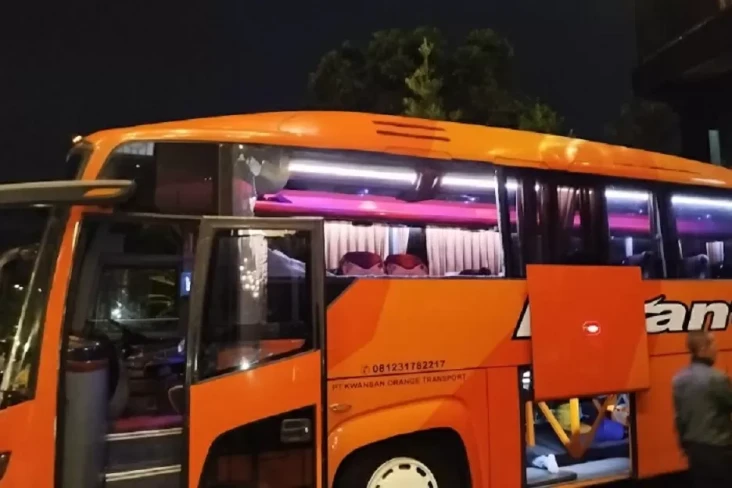 Polisi Buru Oknum Suporter...