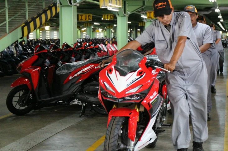 Penjualan Motor di Indonesia...