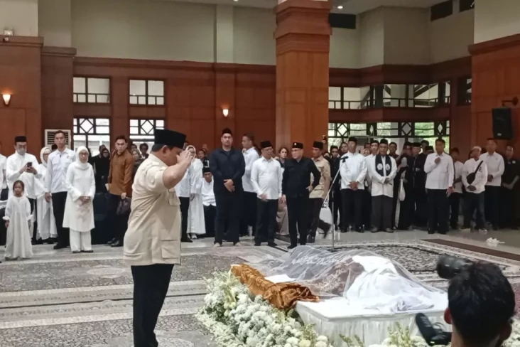 Prabowo Melayat dan...