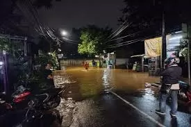 Banjir Jakarta, 14 RT...