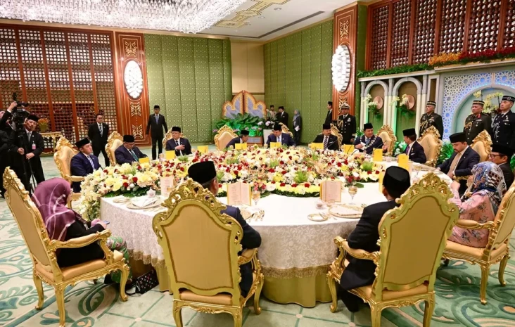 Makan Siang Prabowo...