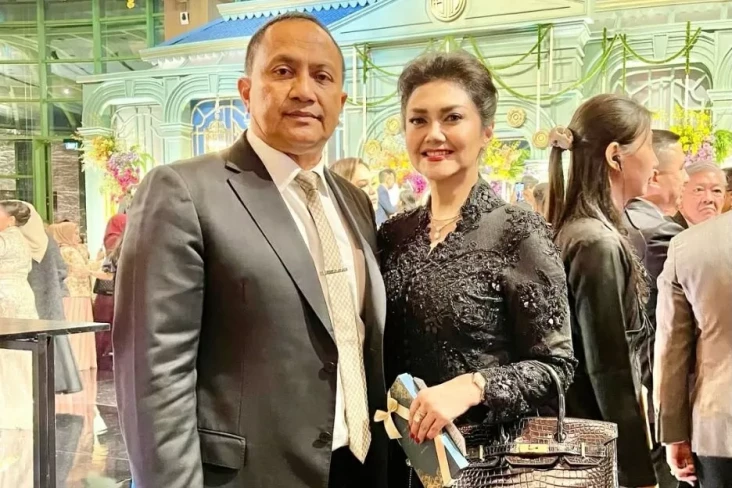 5 Artis yang Dinikahi...