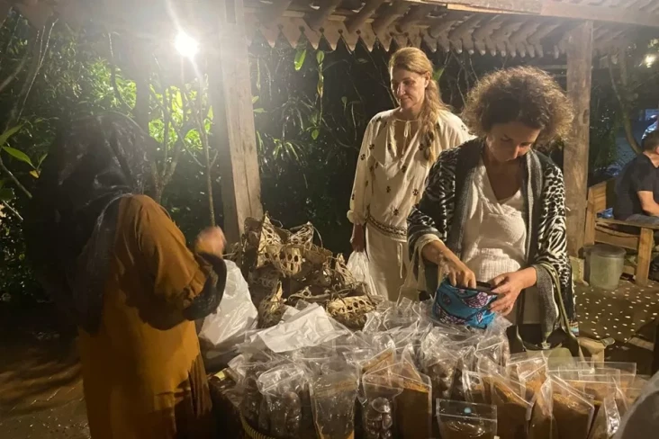 Pabrik Gula Kelapa Tradisional...