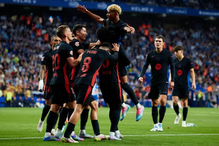 Barcelona Sabet Gelar...