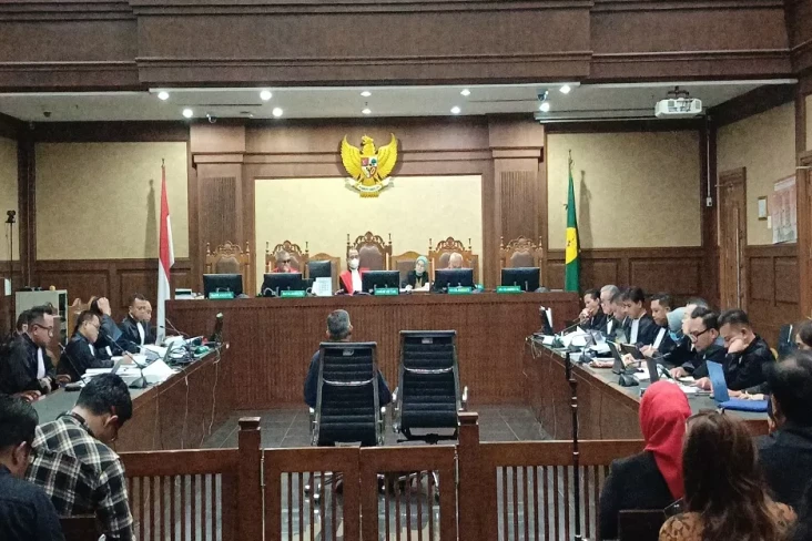 Di Persidangan, Penyelidik...