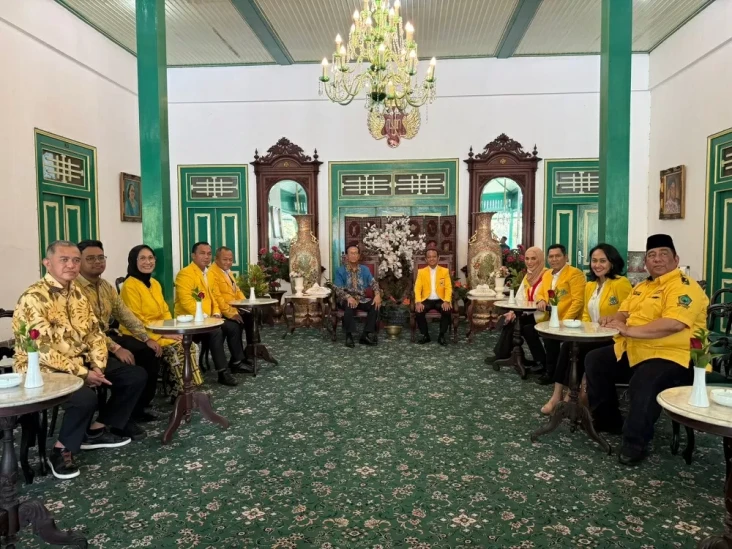 Sambangi Sri Sultan...