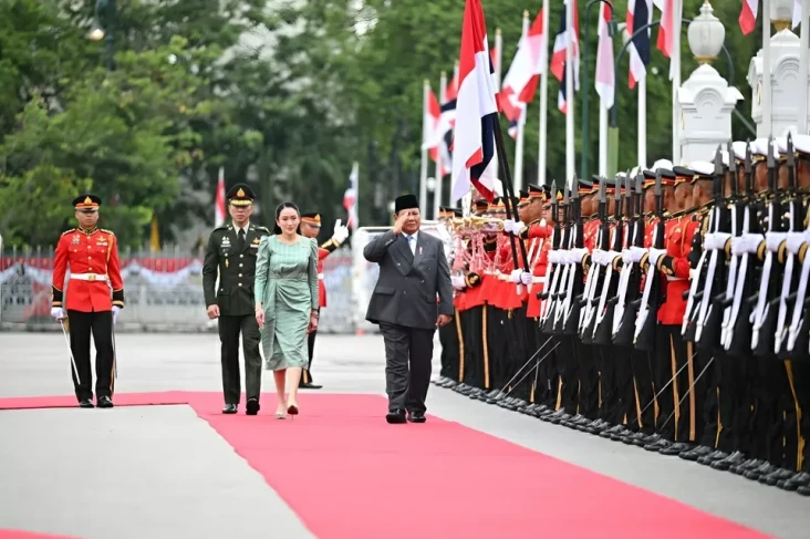 Prabowo Disambut Hangat...