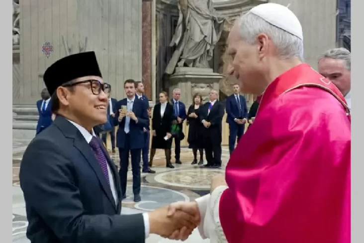 Jabat Tangan Paus Leo...