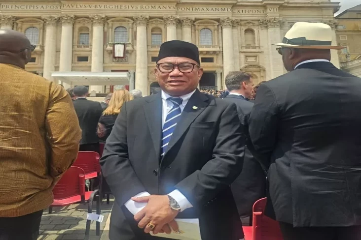 Kesan Fary Francis,...
