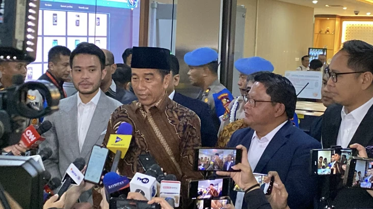 Jokowi Ngaku Diberondong...