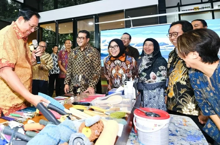Momen SBY Jelaskan Karya...