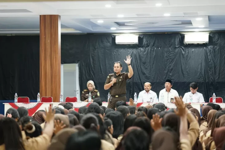 Kejati Banten Gelar...