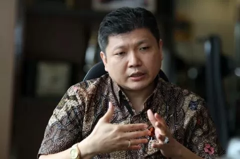 Profil Komisaris Utama...