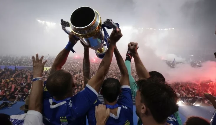 Persib Juara Liga 1,...