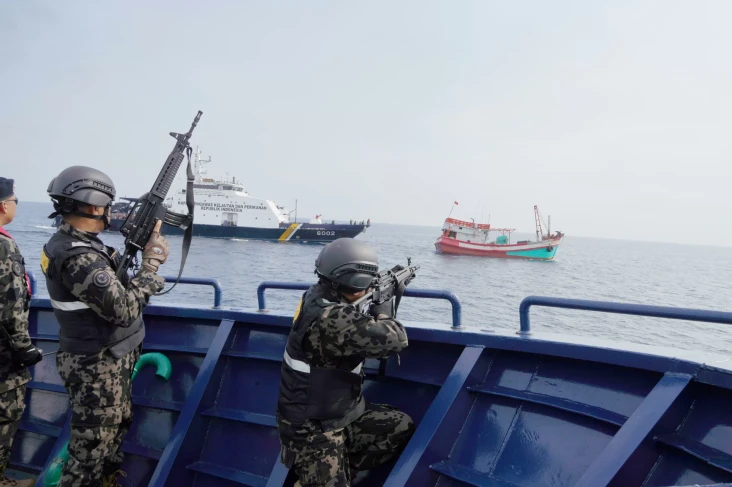 2 Kapal Vietnam Lakukan...