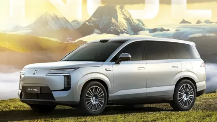 Denza N8L. SUV Hybrid...