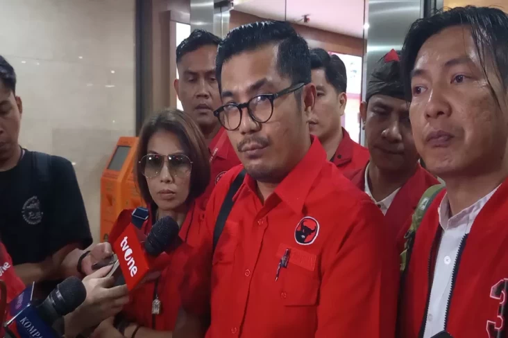 Laporkan Budi Arie,...