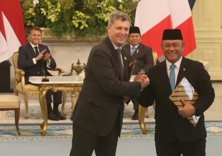 Kunjungan Macron ke...