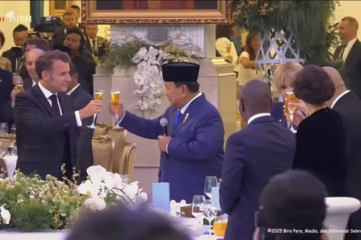 Seskab Teddy Sebut yang...