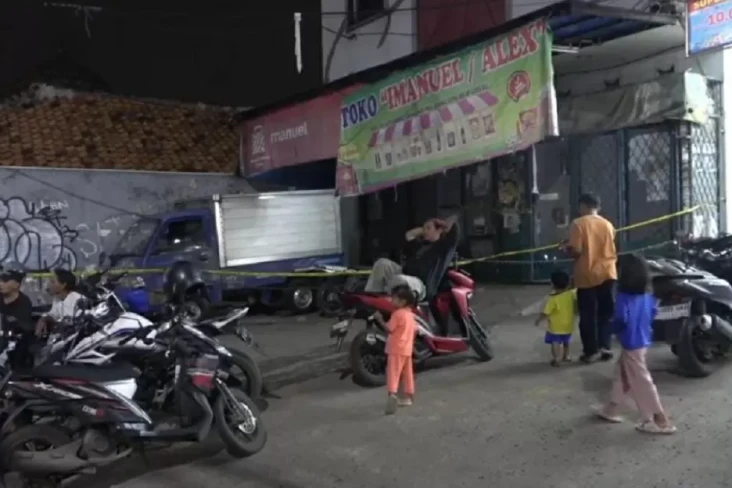 Bekasi Geger, Pemilik...