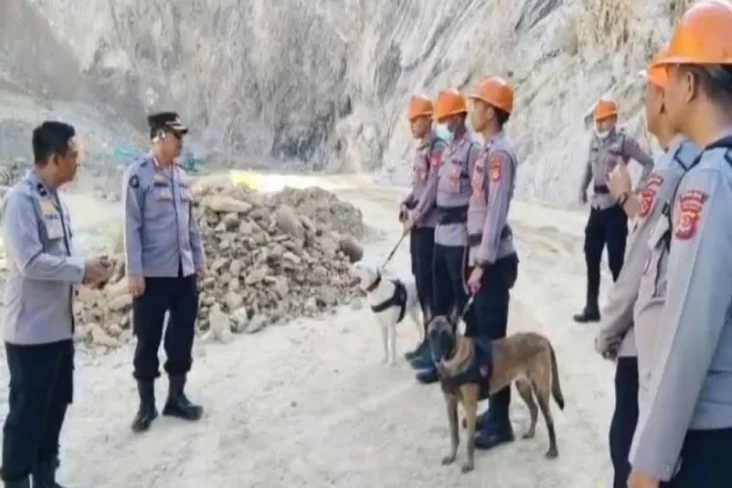 3 Anjing Pelacak Dikerahkan...