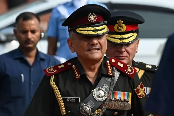 Siapa Anil Chauhan?...