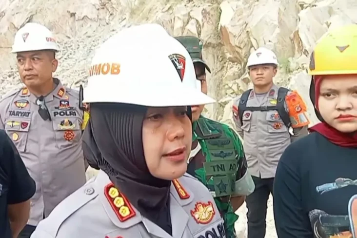 Pemilik dan Kepala Teknik...