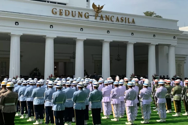 Presiden Prabowo Pimpin...