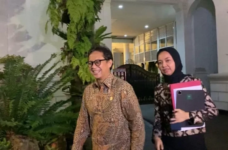 2,5 Jam Rapat di Istana,...