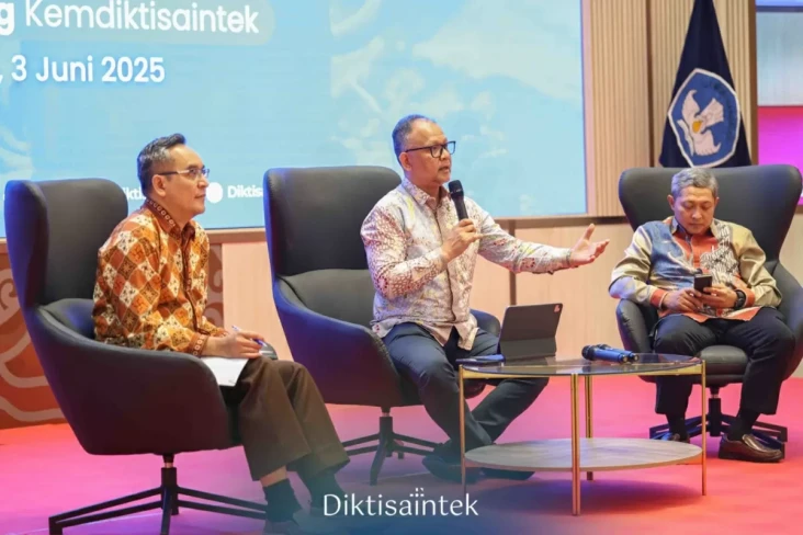 Kemendikti Luncurkan...