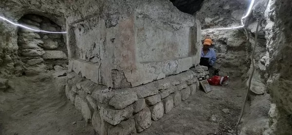Altar Berusia 1.700...