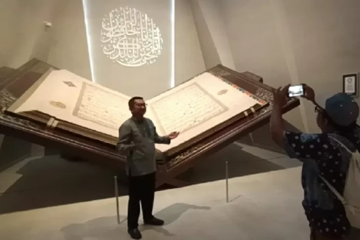 Alquran Terbesar di...