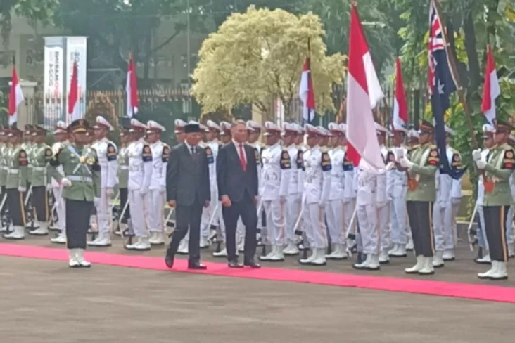 Menhan Gelar Pertemuan...