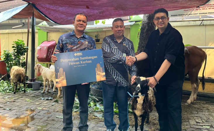 MNC Peduli Serahkan...