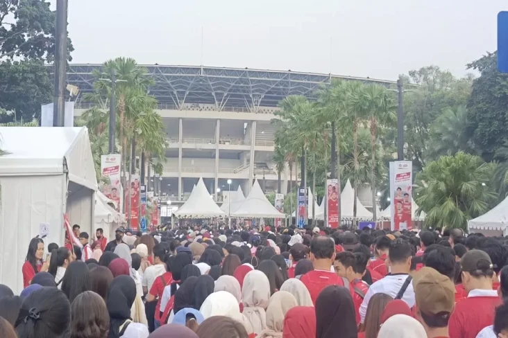 Ribuan Suporter Mulai...