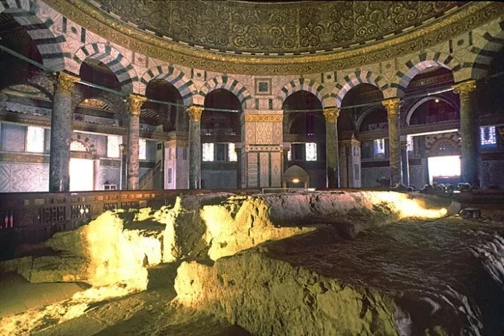 Batu Ash-Shakhrah Diyakini...