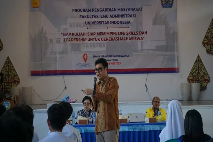 Dosen UI Bekali Siswa...
