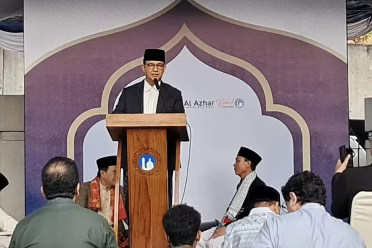 Anies Khotbah Salat...