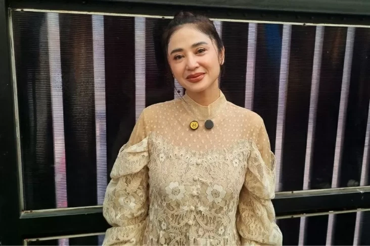 Dewi Perssik Kurban...