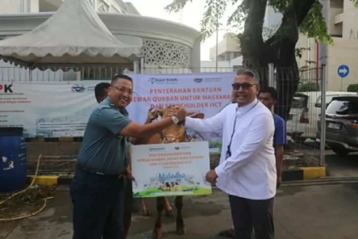 JICT Serahkan 42 Ekor...