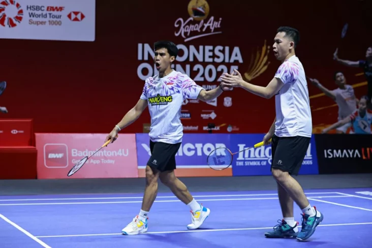 Raja Tarkam Menggila,...