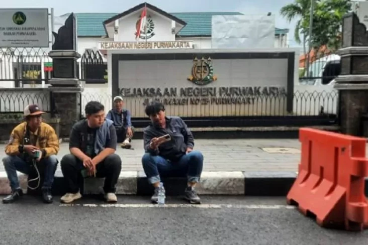 Kejari Purwakarta Tahan...