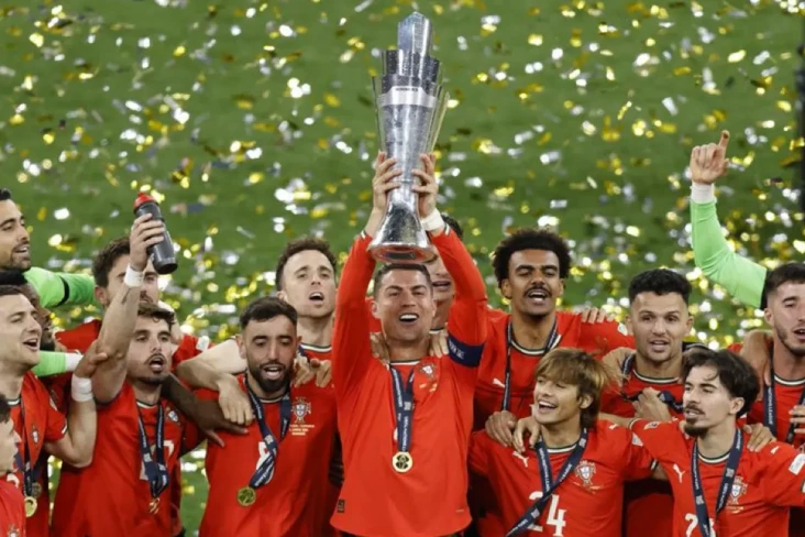 Portugal Juara UEFA...