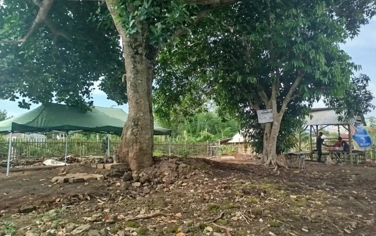 Kisah Warga Dituntun...